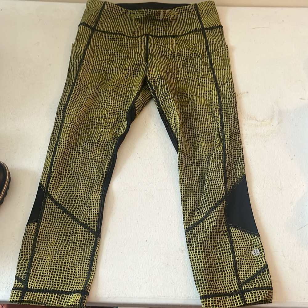 Lululemon crop size 6